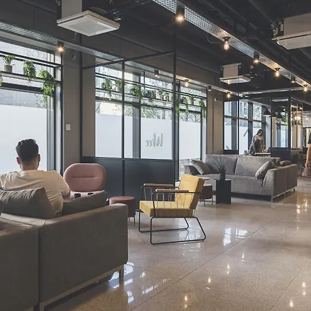 ホステル Whoo Bacalan -