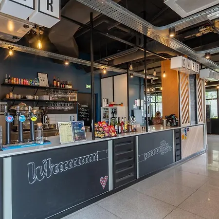 Hostel Whoo Bacalan - *